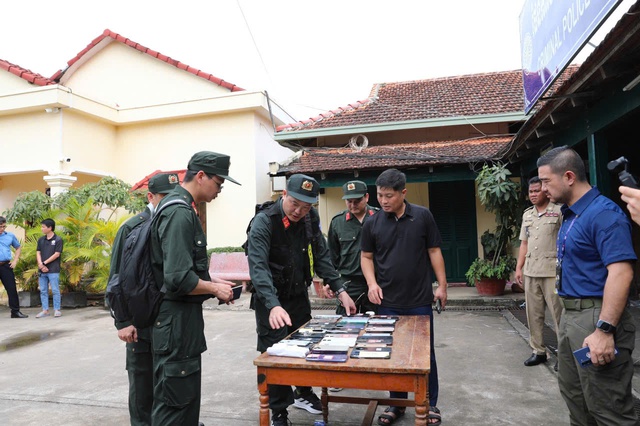 Bắt 'bà trùm' tên Vi sinh năm 1999, cầm đầu đường dây lừa đảo 8.000 người Việt Nam- Ảnh 4. Bắt 'bà trùm' tên Vi sinh năm 1999, cầm đầu đường dây lừa đảo 8.000 người Việt Nam- Ảnh 4.