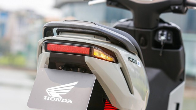 VinFast có 2 xe điện mới, là đối thủ xứng tầm của Honda, Yamaha? Bảng so sánh này cho thấy xe nào tốt hơn- Ảnh 1.