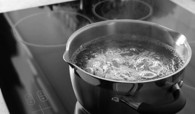 Cùng đun sôi 1 lít nước, bếp điện, bếp từ hay bếp ga làm nhanh hơn: Nhiều người sẽ đoán sai!- Ảnh 2. Cùng đun sôi 1 lít nước, bếp điện, bếp từ hay bếp ga làm nhanh hơn: Nhiều người sẽ đoán sai!- Ảnh 2.