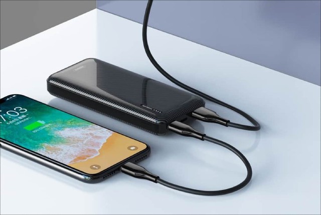 Từ tháng 10, du khách không được mang pin sạc dự phòng lên máy bay của 13 hãng này: Có cả hãng trong nước- Ảnh 2.