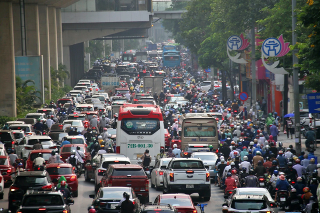 Xe VinFast sắp bàn giao lộ thêm ảnh thực tế, 1 thông số thay đổi; Honda ra mắt xe máy điện hoàn toàn mới- Ảnh 5. Xe VinFast sắp bàn giao lộ thêm ảnh thực tế, 1 thông số thay đổi; Honda ra mắt xe máy điện hoàn toàn mới- Ảnh 5.