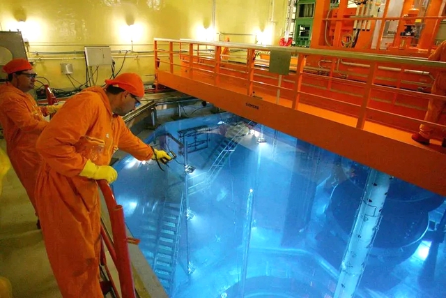 C&ocirc;ng nh&acirc;n rơi xuống khoang nước trong l&ograve; hạt nh&acirc;n, uống phải thứ nguy hiểm: Kết quả đo đ&aacute;ng sợ- Ảnh 1.