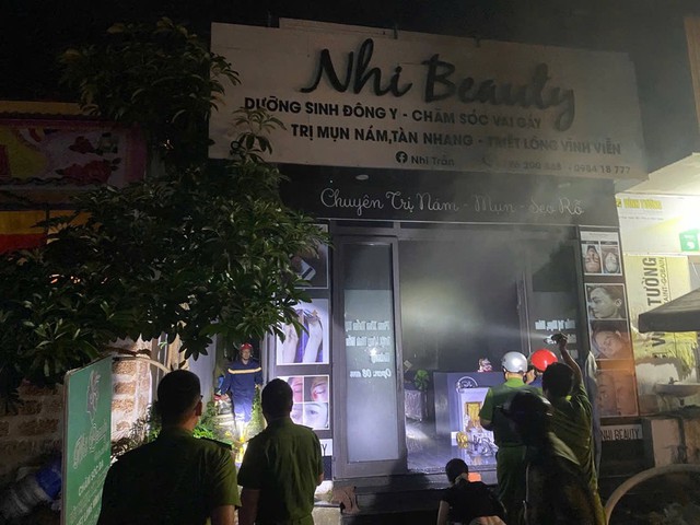 Thi h&agrave;nh lệnh bắt tạm giam Nguyễn Anh Duy sau vụ ph&oacute;ng hỏa kinh ho&agrave;ng tại tiệm spa- Ảnh 2.