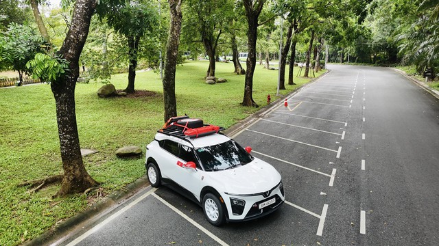 Chạy xuyên ASEAN chưa đã, một người mang xe điện VinFast đi liên lục địa, sang cả châu Âu, châu Phi- Ảnh 2.