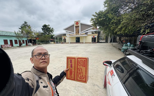 Chạy xuyên ASEAN chưa đã, một người mang xe điện VinFast đi liên lục địa, sang cả châu Âu, châu Phi- Ảnh 5.