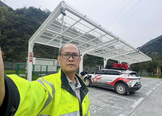 Chạy xuyên ASEAN chưa đã, một người mang xe điện VinFast đi liên lục địa, sang cả châu Âu, châu Phi- Ảnh 3.