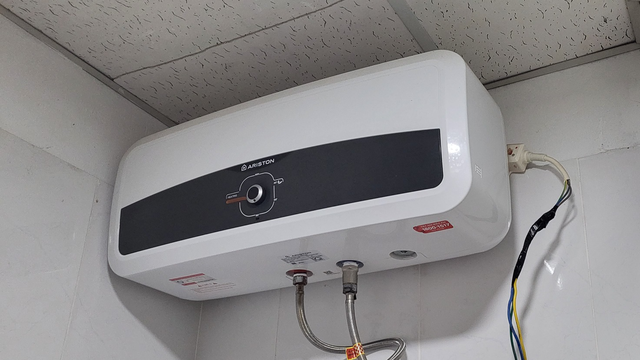 D&ugrave;ng b&igrave;nh n&oacute;ng lạnh theo kiểu n&agrave;y, h&oacute;a đơn tiền điện nh&agrave; bạn sẽ giảm đ&aacute;ng kể: Lưu &yacute; về nhiệt độ nước- Ảnh 1.