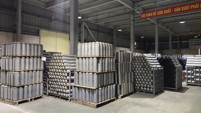 Hình ảnh Công an khám xét kho chứa bình chữa cháy giả của công ty TNHH PCCC Tomoken- Ảnh 5. Hình ảnh Công an khám xét kho chứa bình chữa cháy giả của công ty TNHH PCCC Tomoken- Ảnh 5.