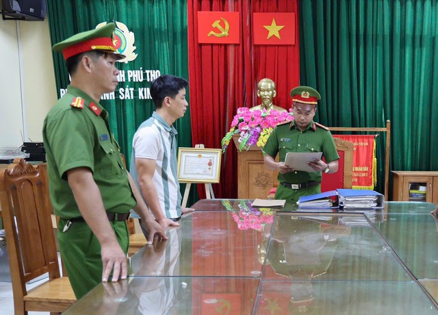 Hình ảnh Công an khám xét kho chứa bình chữa cháy giả của công ty TNHH PCCC Tomoken- Ảnh 15. Hình ảnh Công an khám xét kho chứa bình chữa cháy giả của công ty TNHH PCCC Tomoken- Ảnh 15.