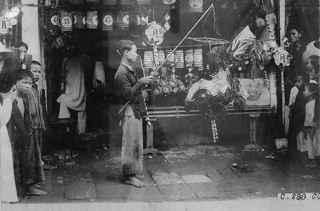 Khách Tây đến Việt Nam dịp lễ hội, trầm trồ nhận xét: "Ở Mỹ chúng tôi không có cái nào như thế này"- Ảnh 3.