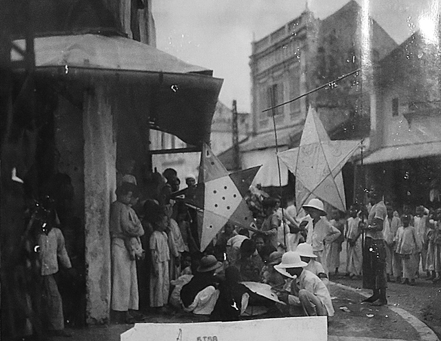 Khách Tây đến Việt Nam dịp lễ hội, trầm trồ nhận xét: "Ở Mỹ chúng tôi không có cái nào như thế này"- Ảnh 4.