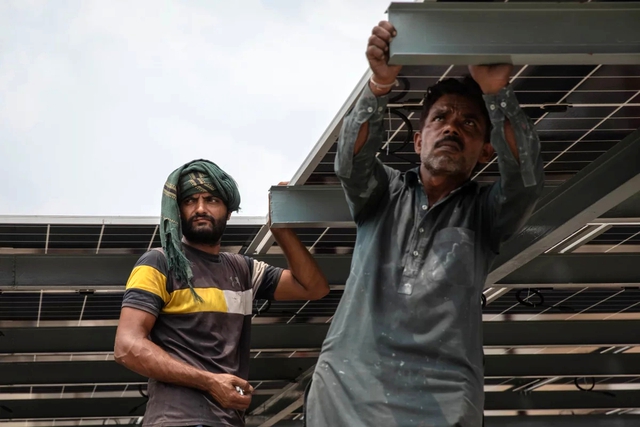 "Cơn sốt" bùng nổ năng lượng mặt trời của Pakistan có thể biến thành thảm họa nước- Ảnh 1. "Cơn sốt" bùng nổ năng lượng mặt trời của Pakistan có thể biến thành thảm họa nước- Ảnh 1.