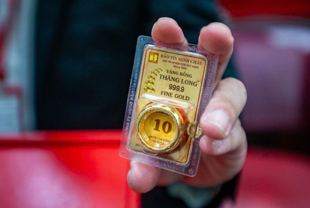 Mỗi người Việt bình quân sở hữu bao nhiêu chỉ hay cây vàng?- Ảnh 1. Mỗi người Việt bình quân sở hữu bao nhiêu chỉ hay cây vàng?- Ảnh 1.