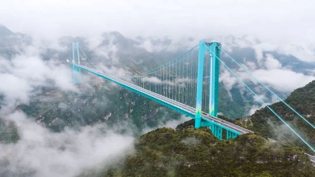 Trung Quốc xây cầu hơn 7.400 tỷ đồng bắc ngang qua “vết nứt của Trái đất”: Tích hợp cả khu du lịch trên không, du khách được ngồi uống cà phê ở độ cao hơn 600m- Ảnh 3. Trung Quốc xây cầu hơn 7.400 tỷ đồng bắc ngang qua “vết nứt của Trái đất”: Tích hợp cả khu du lịch trên không, du khách được ngồi uống cà phê ở độ cao hơn 600m- Ảnh 3.