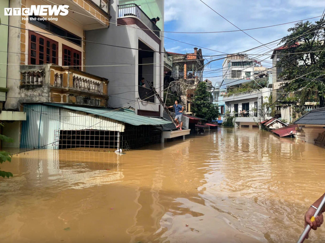 Nữ hiệu trưởng bị nước lũ cuốn tử vong ở Thái Nguyên: Thi thể tìm thấy cách nhà 400m- Ảnh 3.