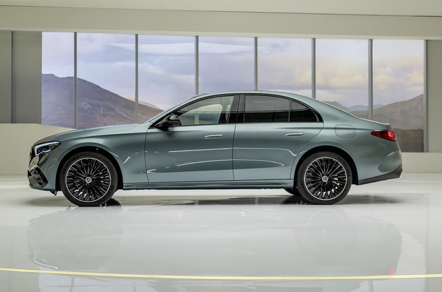 Xe 'ăn xăng như ngửi' ồ ạt đổ bộ Việt Nam: Có mẫu to hơn Vios ăn 3,8L/100km, cắm sạc đi 120km như xe điện- Ảnh 1.