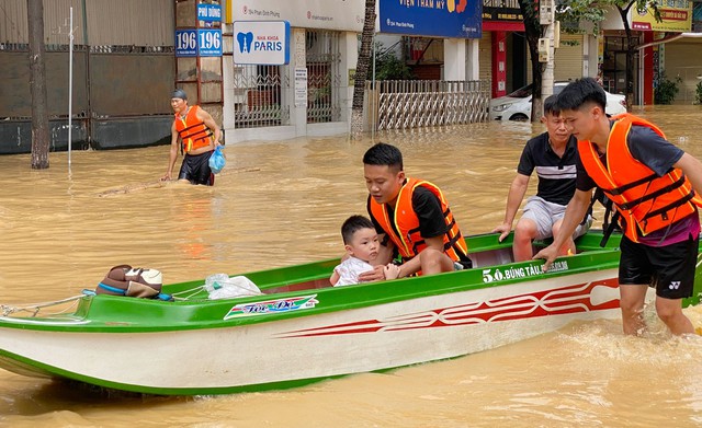 Lũ tràn lên ngập cao tốc Hà Nội - Thái Nguyên; Hà Nội thông báo khẩn cấp di dời dân trong đêm- Ảnh 30.