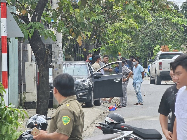 Tin mới nhất vụ thi thể cô gái đang phân hủy trong cốp xe ô tô ở TP.HCM- Ảnh 1.