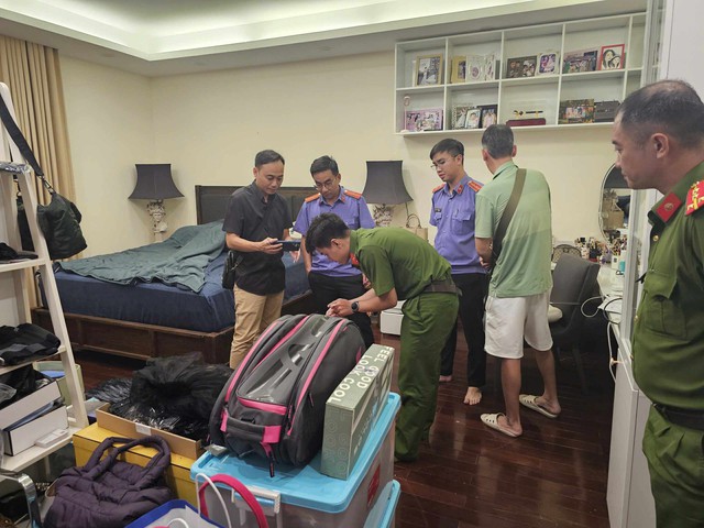 1 tháng, 4 vụ án, 98 sổ đỏ, 2 két sắt và hàng loạt con số chấn động- Ảnh 11. 1 tháng, 4 vụ án, 98 sổ đỏ, 2 két sắt và hàng loạt con số chấn động- Ảnh 11.