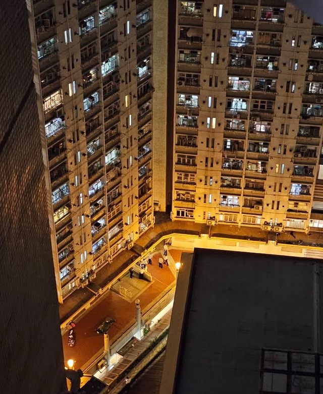 Bố mẹ đi thăm bạn bè, để con trai 12 tuổi ở nhà một mình nhưng vừa trở về thì nghe tin dữ từ cảnh sát- Ảnh 2.