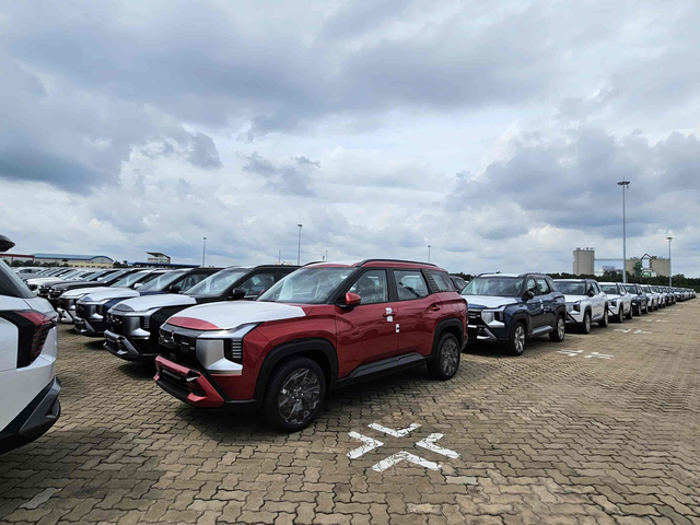 Chưa tới 500 triệu đã mua được "vua xe 7 chỗ"- Ảnh 2. Chưa tới 500 triệu đã mua được "vua xe 7 chỗ"- Ảnh 2.