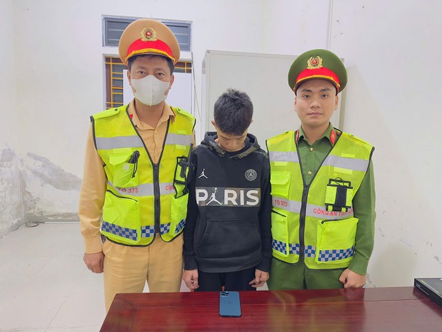 Bắt nam sinh Lê Văn Nguyên sinh năm 2008- Ảnh 1. Bắt nam sinh Lê Văn Nguyên sinh năm 2008- Ảnh 1.