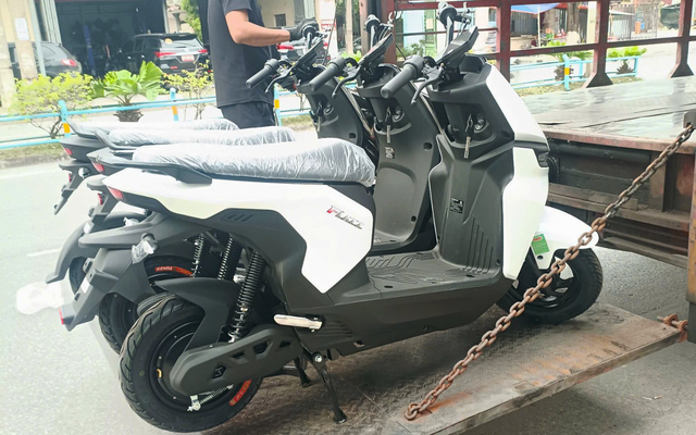 Cặp xe VinFast mới tinh giá dưới 20 triệu vừa ra mắt, 10 ngày sau đã về đại lý: Giá thực tế rẻ hơn nữa- Ảnh 1.