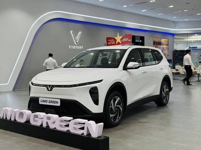 Lập 'siêu kỷ lục' nhờ xe điện, sao VinFast lại tính làm xe hybrid? Đây là bài học từ Tam Quốc Diễn Nghĩa- Ảnh 1.