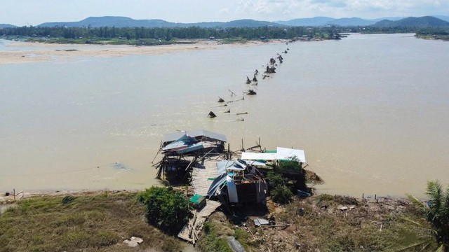 Cầu gỗ vượt sông dài nhất Việt Nam biến mất sau bão số 13: Lịch sử gần 30 năm, từng lên phim điện ảnh- Ảnh 2.