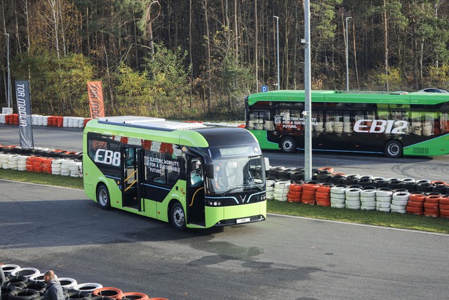 Hai chiếc xe điện VinFast mới tinh xuất hiện ở một trường đua châu Âu: Sắp mở bán tại nước sát Ukraine- Ảnh 5.