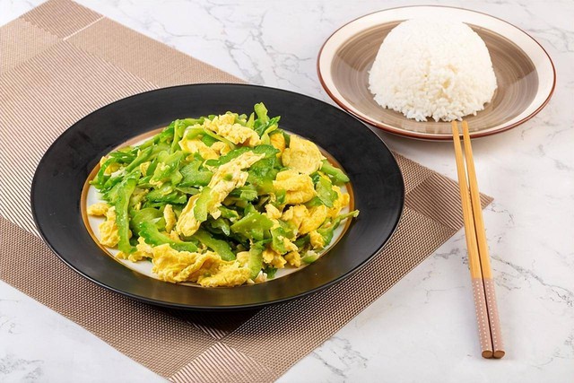 Người phụ nữ 52 tuổi ăn mướp đắng mỗi tối để phòng bệnh mỡ máu, 6 tháng sau đi khám, nhận kết quả bất ngờ- Ảnh 1. Người phụ nữ 52 tuổi ăn mướp đắng mỗi tối để phòng bệnh mỡ máu, 6 tháng sau đi khám, nhận kết quả bất ngờ- Ảnh 1.