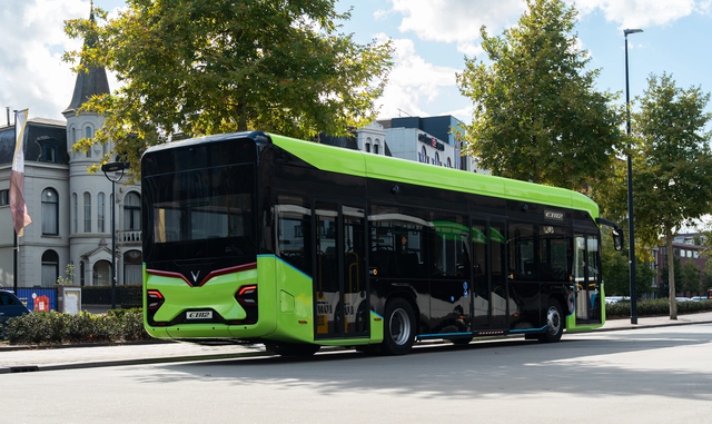 Soi thông số đầy đủ VinFast EB 12 bán ở châu Âu: Xe buýt chở 90 người tiện nghi không kém xe con- Ảnh 5. Soi thông số đầy đủ VinFast EB 12 bán ở châu Âu: Xe buýt chở 90 người tiện nghi không kém xe con- Ảnh 5.