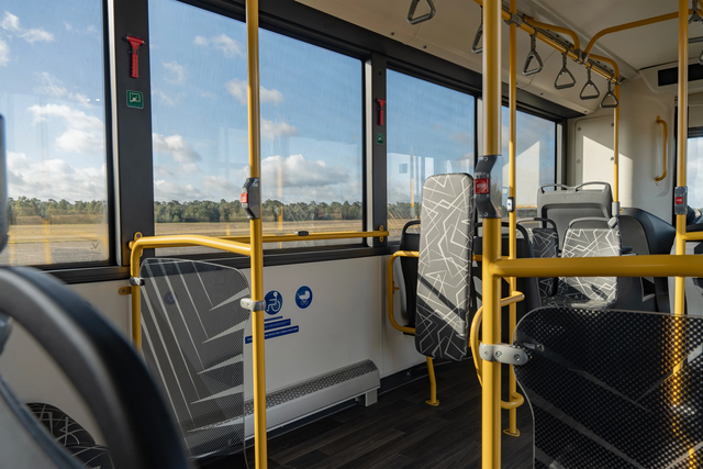 Soi thông số đầy đủ VinFast EB 12 bán ở châu Âu: Xe buýt chở 90 người tiện nghi không kém xe con- Ảnh 4. Soi thông số đầy đủ VinFast EB 12 bán ở châu Âu: Xe buýt chở 90 người tiện nghi không kém xe con- Ảnh 4.