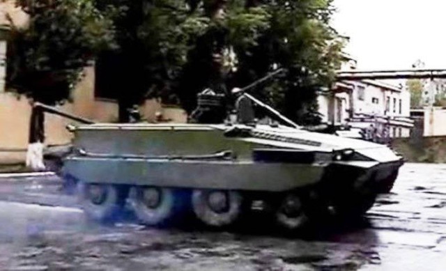 Thiết giáp 'vô lý' nhất của Ukraine là xe chiến đấu bộ binh bánh lốp K-64- Ảnh 4.