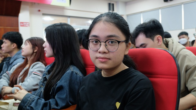 Sinh viên Đại học Điện lực mong muốn gì ở xe điện? Chia sẻ từ quán quân cuộc thi hùng biện và sinh viên theo dõi chương trình- Ảnh 2. Sinh viên Đại học Điện lực mong muốn gì ở xe điện? Chia sẻ từ quán quân cuộc thi hùng biện và sinh viên theo dõi chương trình- Ảnh 2.