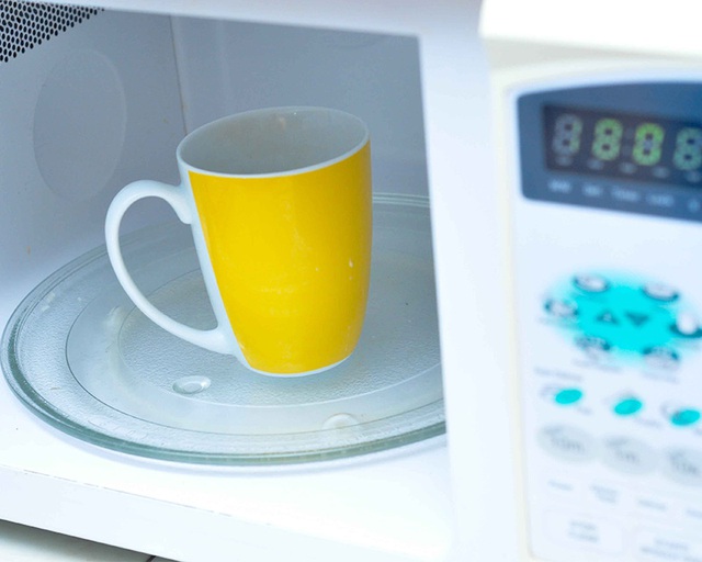 D&ugrave;ng l&ograve; vi s&oacute;ng đun s&ocirc;i nước c&oacute; sao kh&ocirc;ng? Chuy&ecirc;n gia đưa ra cảnh b&aacute;o đặc biệt- Ảnh 2.