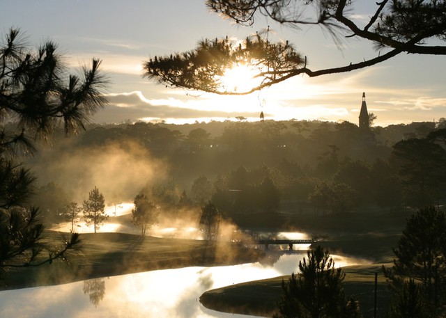 Vượt qua Pháp và Ý, đại diện duy nhất của Việt Nam lọt top 7 điểm đón bình minh hàng đầu thế giới- Ảnh 1.