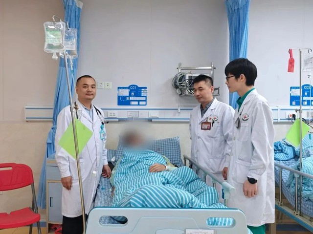 Người đàn ông 37 tuổi bất ngờ ngã quỵ, nguy kịch: Bác sĩ thở dài "sao có thể uống thứ này mỗi ngày?”- Ảnh 1.