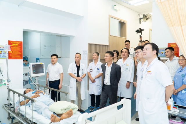 GELEX cải tạo "tuyến đầu sinh – tử" tại Bệnh viện Bạch Mai: Mang nhân ái đến đúng nơi cần nhất- Ảnh 2. GELEX cải tạo "tuyến đầu sinh – tử" tại Bệnh viện Bạch Mai: Mang nhân ái đến đúng nơi cần nhất- Ảnh 2.