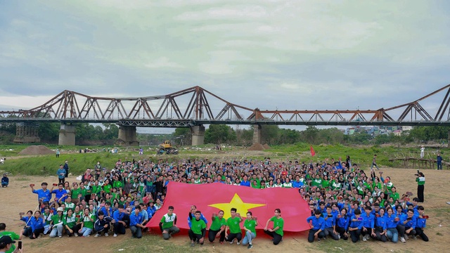 Chuyện chưa kể về những bạn trẻ ng&acirc;m m&igrave;nh trong nước: V&igrave; một "H&agrave; Nội xanh - D&ograve;ng s&ocirc;ng kh&ocirc;ng r&aacute;c"- Ảnh 2.