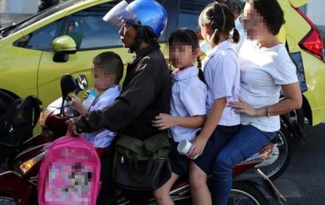 Đi xe máy chở trẻ em theo cách này có thể bị phạt đến 14 triệu đồng- Ảnh 3.