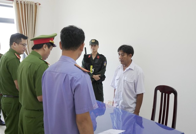 Bắt tạm giam c&aacute;n bộ th&uacute; y Phạm Hồng Ph&uacute;c v&agrave; 2 người kh&aacute;c- Ảnh 1.