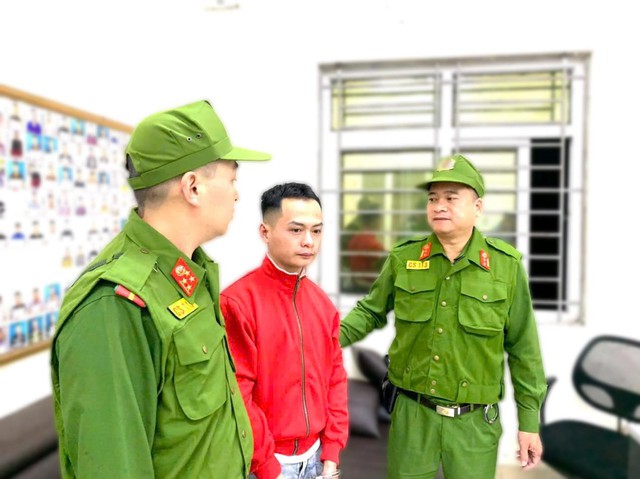 Một đối tượng bị bắt khi vừa xuất hiện ở sân bay- Ảnh 1.