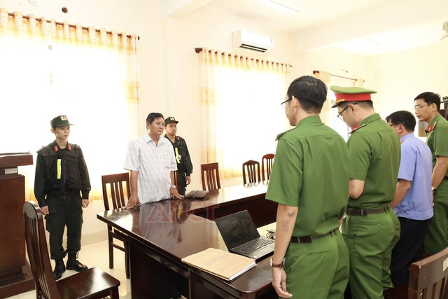 Bắt tạm giam c&aacute;n bộ th&uacute; y Phạm Hồng Ph&uacute;c v&agrave; 2 người kh&aacute;c- Ảnh 3.