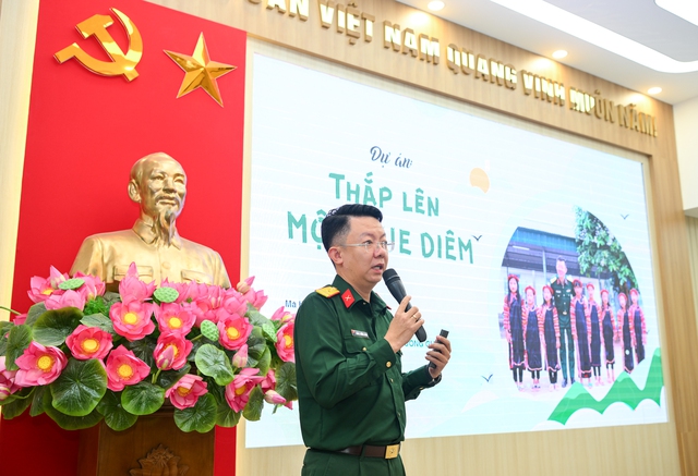 Trung tá quân đội 17 năm bền bỉ "thắp lên một que diêm", con hỏi một câu, lời đáp khiến ai cũng xúc động- Ảnh 1. Trung tá quân đội 17 năm bền bỉ "thắp lên một que diêm", con hỏi một câu, lời đáp khiến ai cũng xúc động- Ảnh 1.