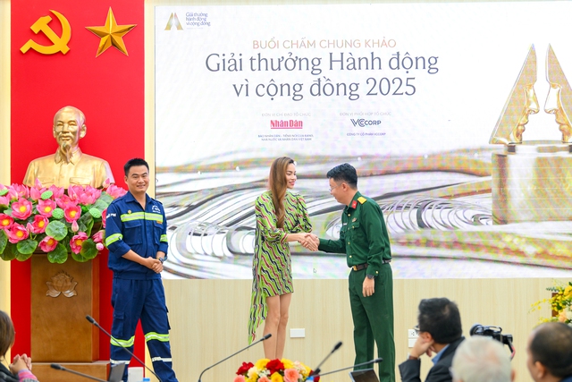 Trung tá quân đội 17 năm bền bỉ "thắp lên một que diêm", con hỏi một câu, lời đáp khiến ai cũng xúc động- Ảnh 2. Trung tá quân đội 17 năm bền bỉ "thắp lên một que diêm", con hỏi một câu, lời đáp khiến ai cũng xúc động- Ảnh 2.