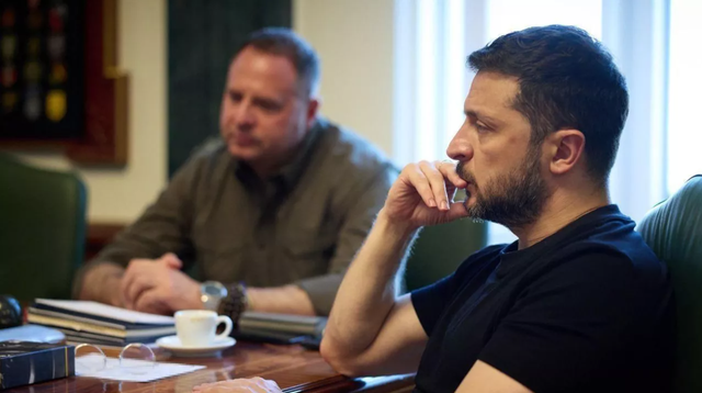 Nổ tung ATACMS, Nga ồ ạt trả đũa – Kiev rúng động chính trường, ông Zelensky được khuyên “làm ngay 1 việc để tự cứu mình”- Ảnh 4. Nổ tung ATACMS, Nga ồ ạt trả đũa – Kiev rúng động chính trường, ông Zelensky được khuyên “làm ngay 1 việc để tự cứu mình”- Ảnh 4.