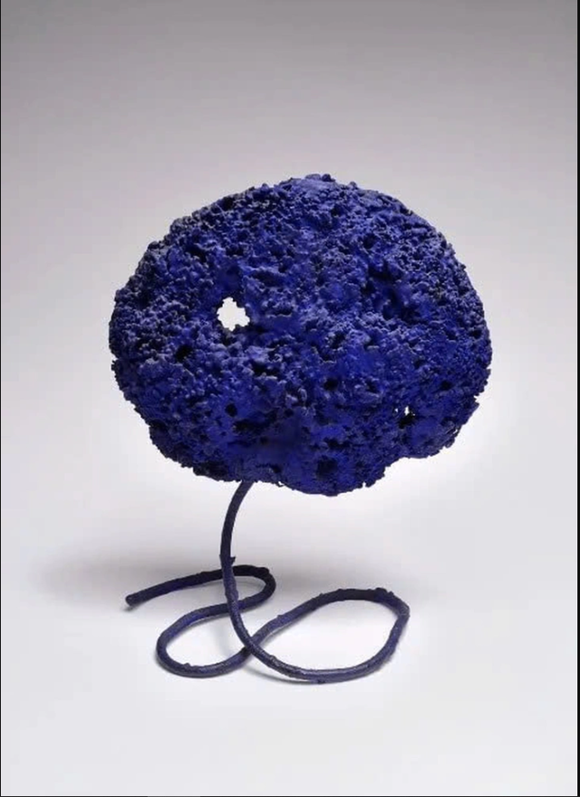 Bức tranh rộng gần 4 m, cao gần 2 m chỉ toàn màu xanh được mua với giá 21 triệu USD: Bí mật nằm ở đâu?- Ảnh 4. Bức tranh rộng gần 4 m, cao gần 2 m chỉ toàn màu xanh được mua với giá 21 triệu USD: Bí mật nằm ở đâu?- Ảnh 4.