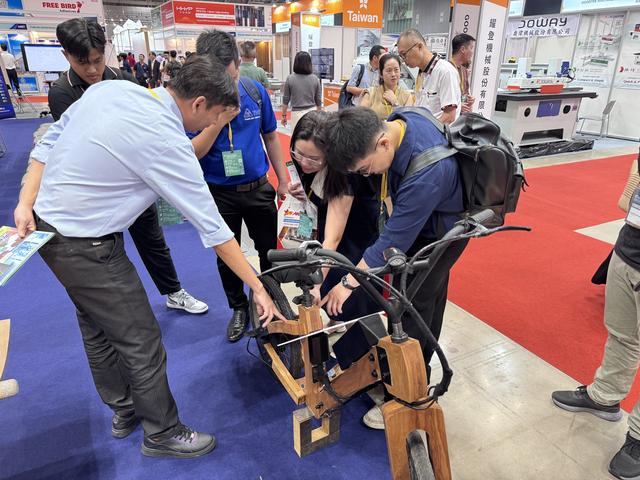 Dập lửa pin xe điện không phải bất khả thi: Đây là cách của người Việt- Ảnh 4. Dập lửa pin xe điện không phải bất khả thi: Đây là cách của người Việt- Ảnh 4.