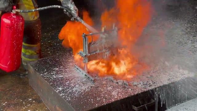 Thế giới đau đầu tìm cách dập lửa pin xe điện, người Việt có lời giải: Đã vượt bài thử khắc nghiệt nhất- Ảnh 5. Thế giới đau đầu tìm cách dập lửa pin xe điện, người Việt có lời giải: Đã vượt bài thử khắc nghiệt nhất- Ảnh 5.